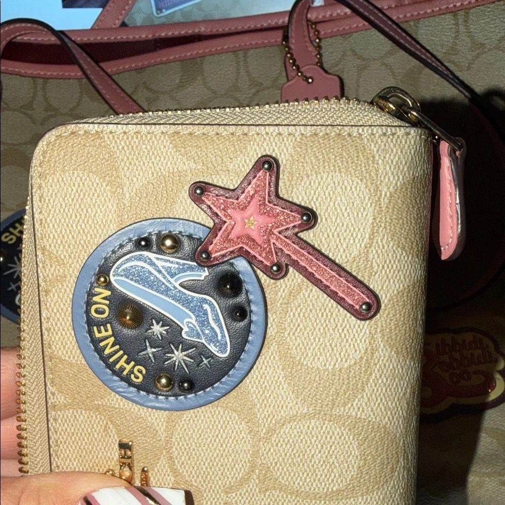 Coach X Disney Cinderella signature tote bag and wallet - Picture 5 of 12